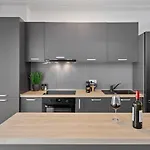 Atria Urban Gateway, 2br + Pool Апартаменти Бухарест