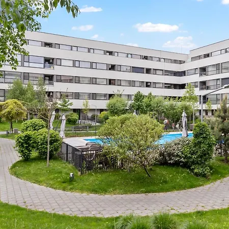 Atria Urban Gateway, 2br + Pool Апартаменты *