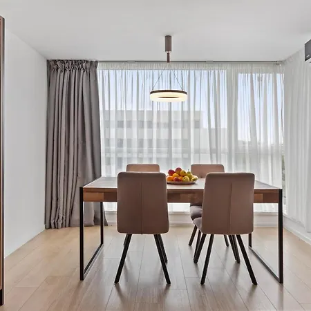 Апартаменты Atria Urban Gateway, 2br + Pool *