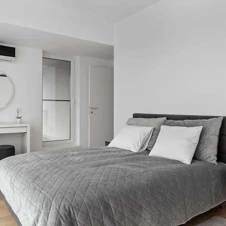 Apartment Atria Urban Gateway, 2br + Pool Bucharest