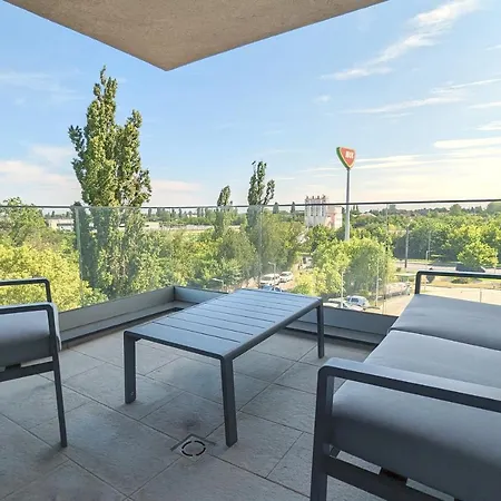 Atria Urban Gateway, 2br + Pool Бухарест
