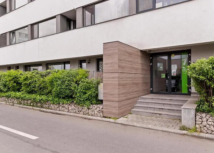 Atria Urban Gateway, 2br + Pool *