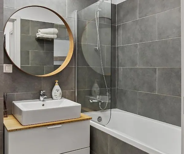 Atria Urban Gateway, 2br + Pool דירה