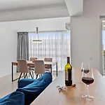 Atria Urban Gateway, 2br + Pool * Bucureşti